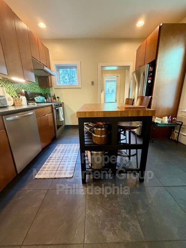 Philadelphia House: 15 West Abington Ave