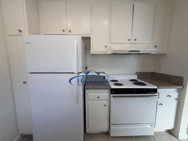 Redondo Beach Condo: 2300 Vanderbilt Lane