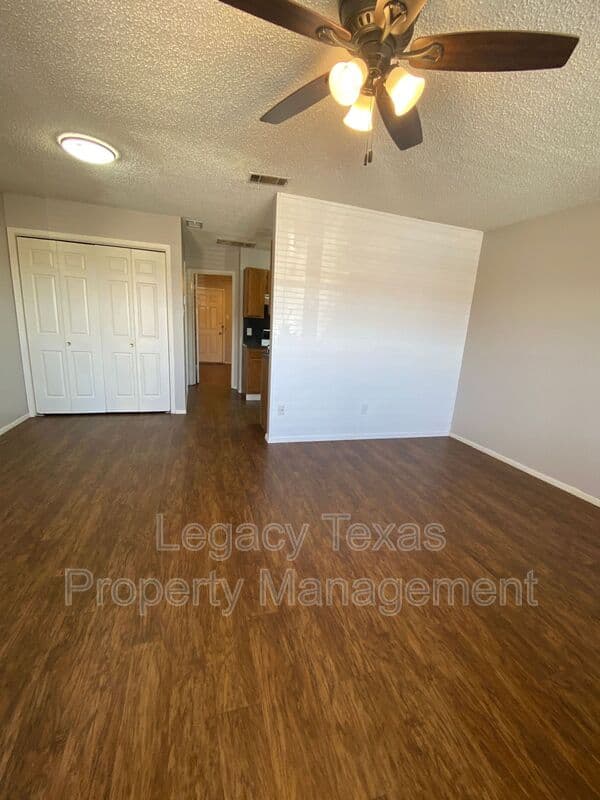 CLEBURNE Condo: 1409 W Kilpatrick Ct Apt D