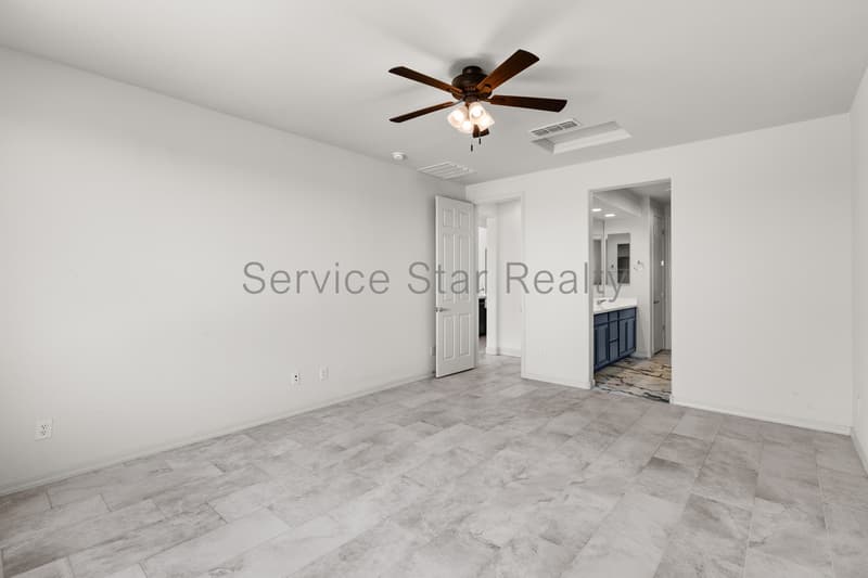 Laveen House: 8433 S 70th Dr