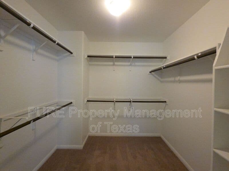 Leander House: 417 Cinnamon Teal