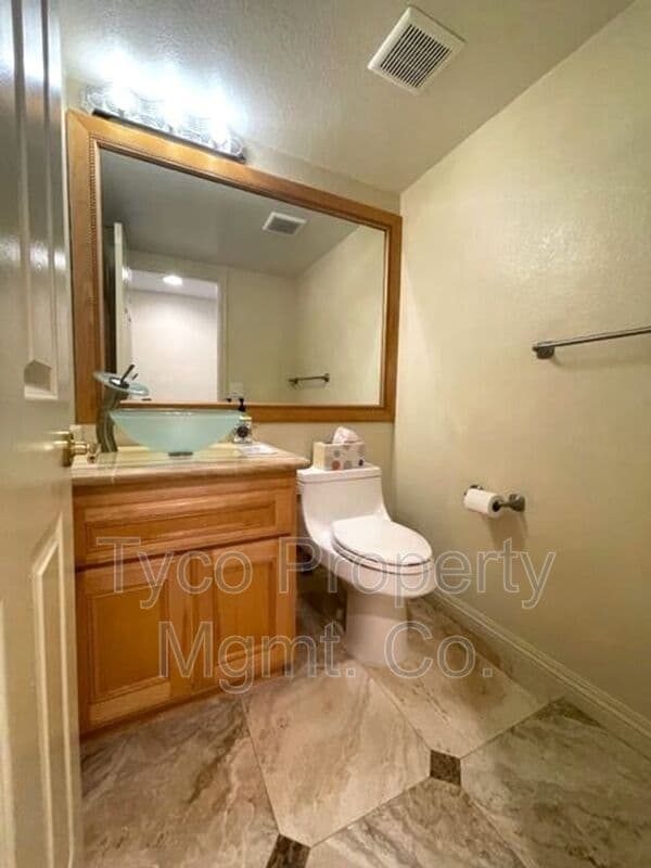 Bonita House: 526 Trailridge Drive