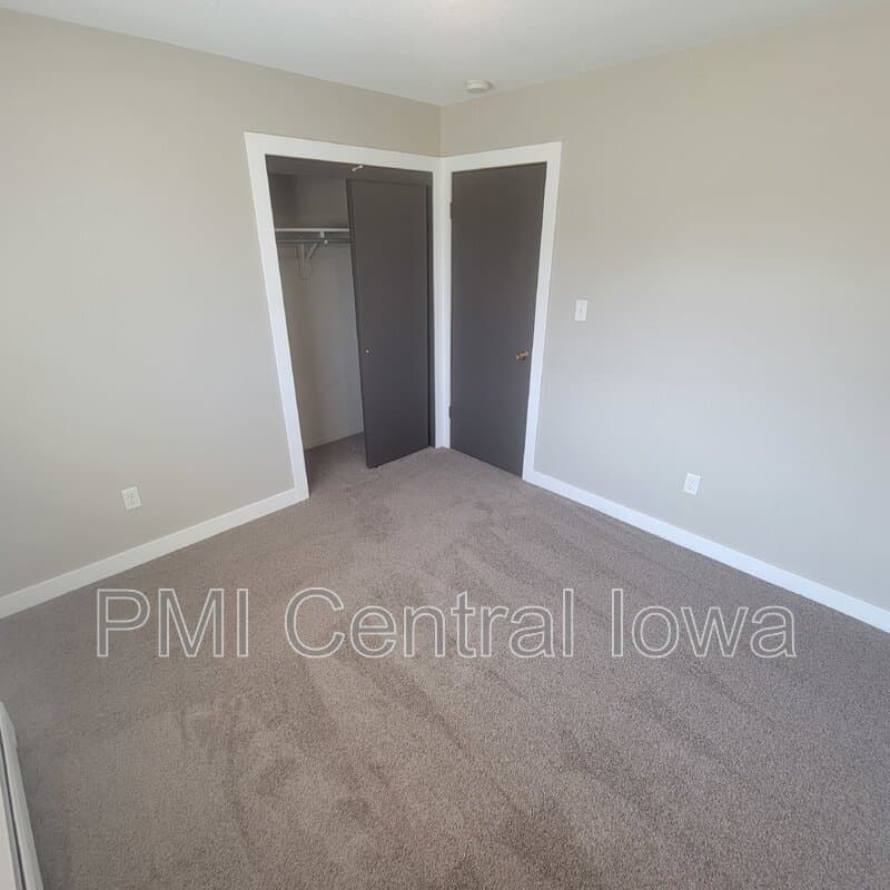 Waukee Condo: 450 Laurel St