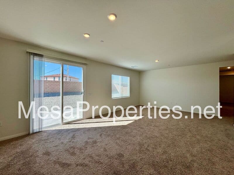 Victorville House: 10691 Sea Ace Place