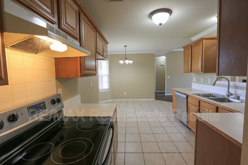Centerton House: 1071 Evergreen St