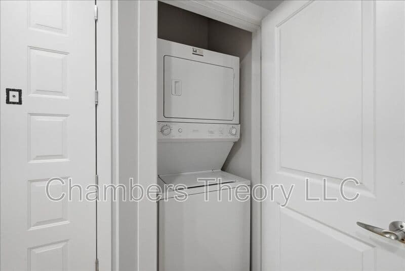 Arlington Condo: 2200 N Westmoreland St