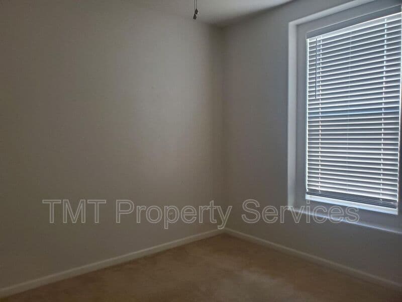 Elk Grove House: 8814 Wheelton Rd