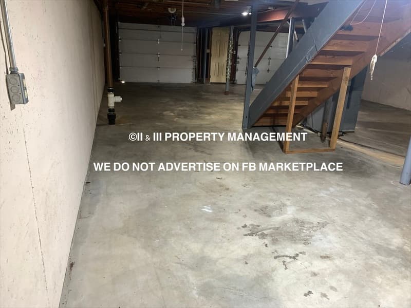 Blue Springs House: 1410  Southwest Sunset Ave
