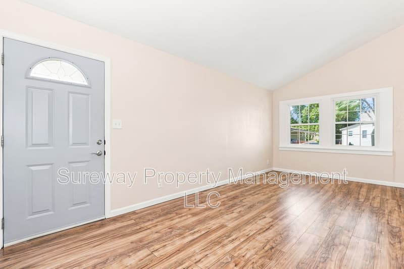 Mount Holly House: 213 Cardinal Lane