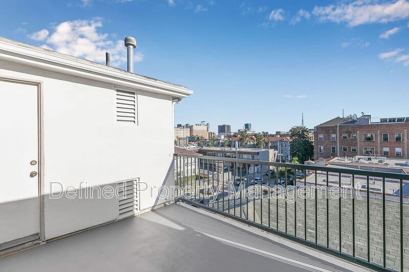 Los Angeles Condo: 1827 Wilcox Avenue Los Angeles, CA 90028