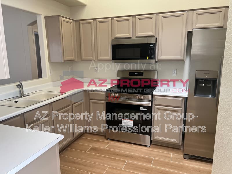 Glendale House: 4838 W Kerry Ln