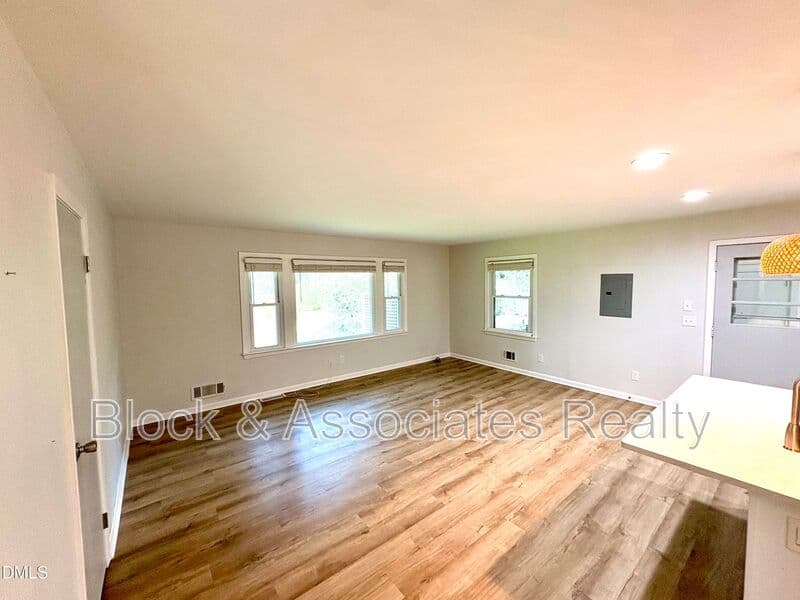 Cary House: 408 Marjorie Dr