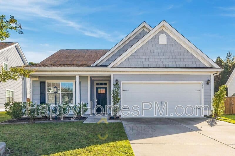 Summerville House: 585 Yellow Leaf Lane