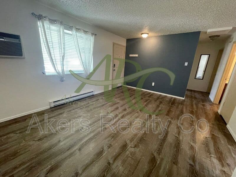 Pueblo House: 2604 Nuckolls Ave