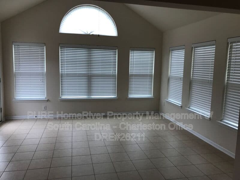 Summerville House: 414 Decatur Dr