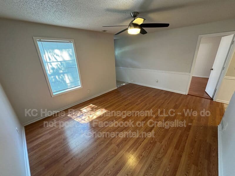 Kansas City House: 214 E 79th St