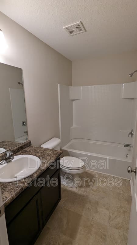 Hinesville House: 1318 Evergreen Trl