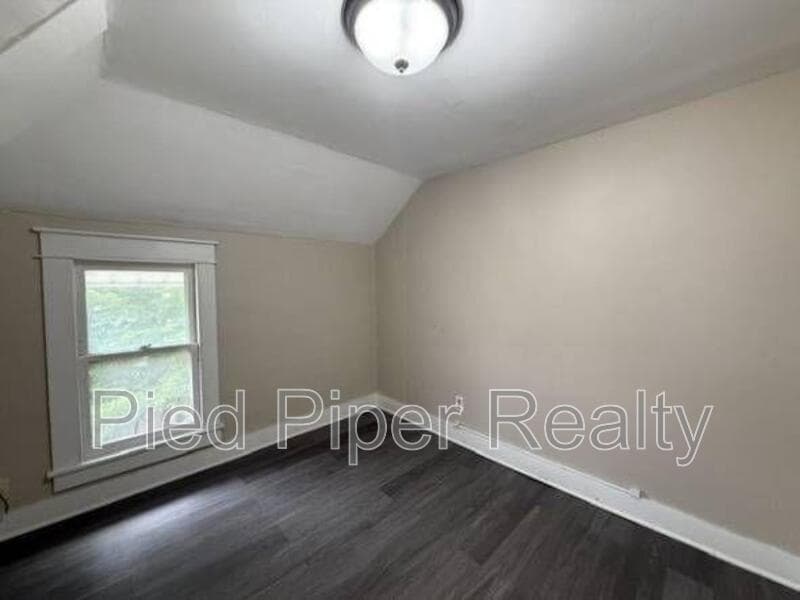Freeport House: 712 E Shawnee St