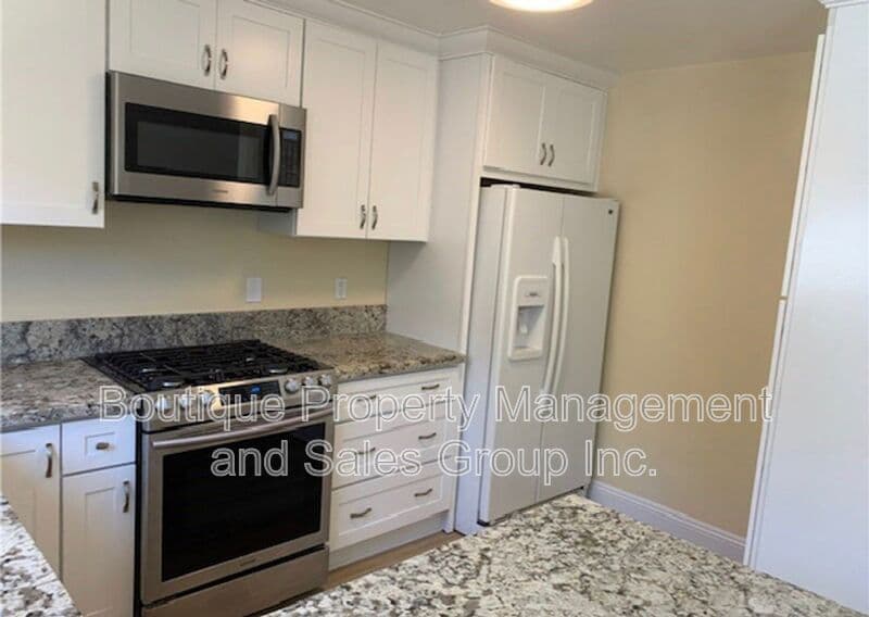 Costa Mesa Condo: 2336 Minuteman Way
