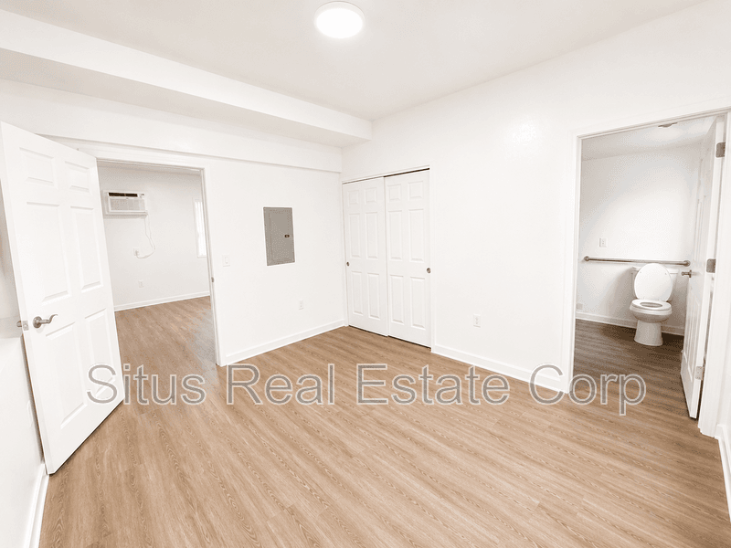 Lakewood House: 1391 Carr St.