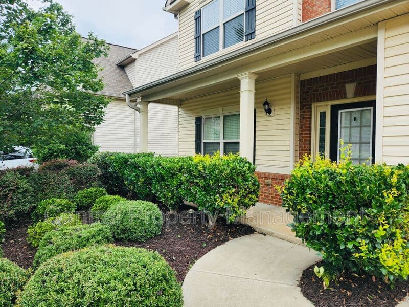 Simpsonville House: 265 Meadow Blossom Way