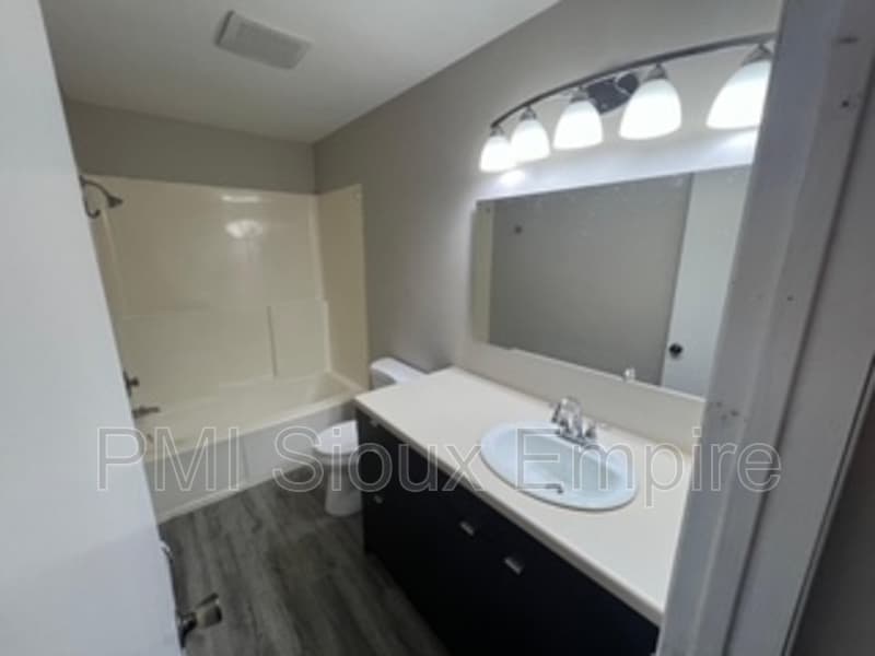Sioux Falls Condo: 440 S. Western