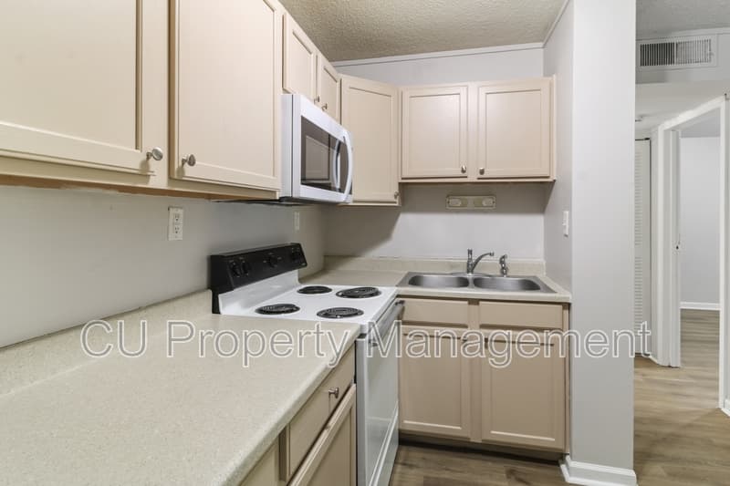 Urbana Condo: 1605 N Willow Rd - Apt 214