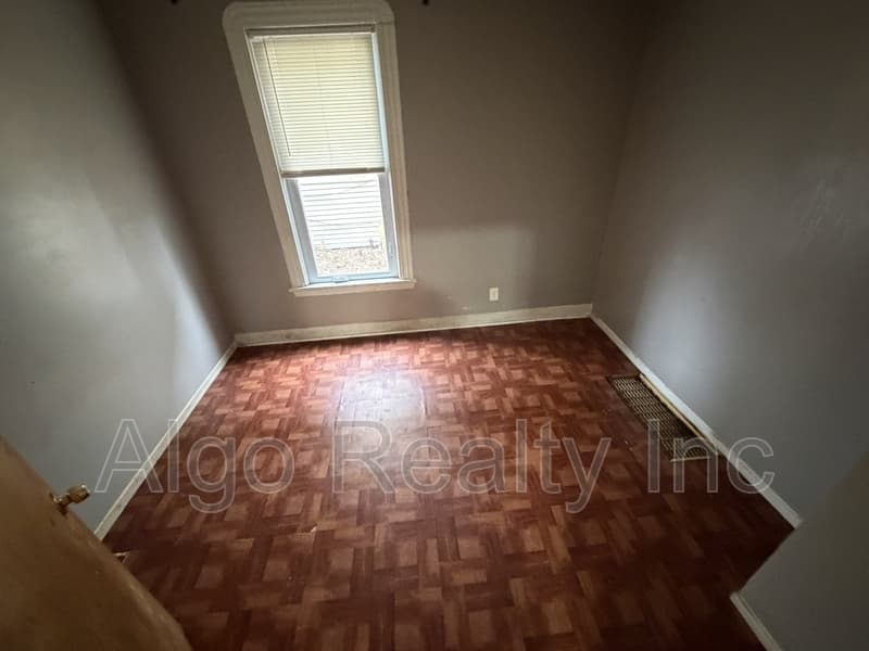 Minneapolis House: 2647 Fremont Ave N