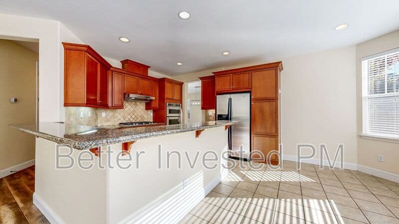 Santa Rosa House: 1363 Gordon Ln