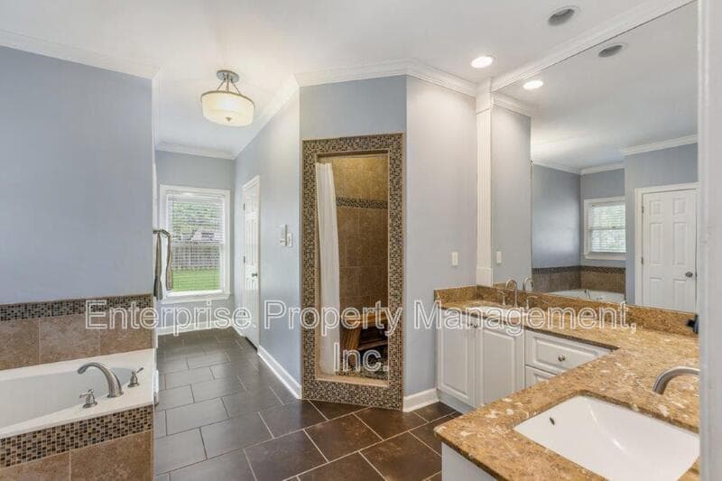 Collierville House: 10290 Shrewsbury Run Way
