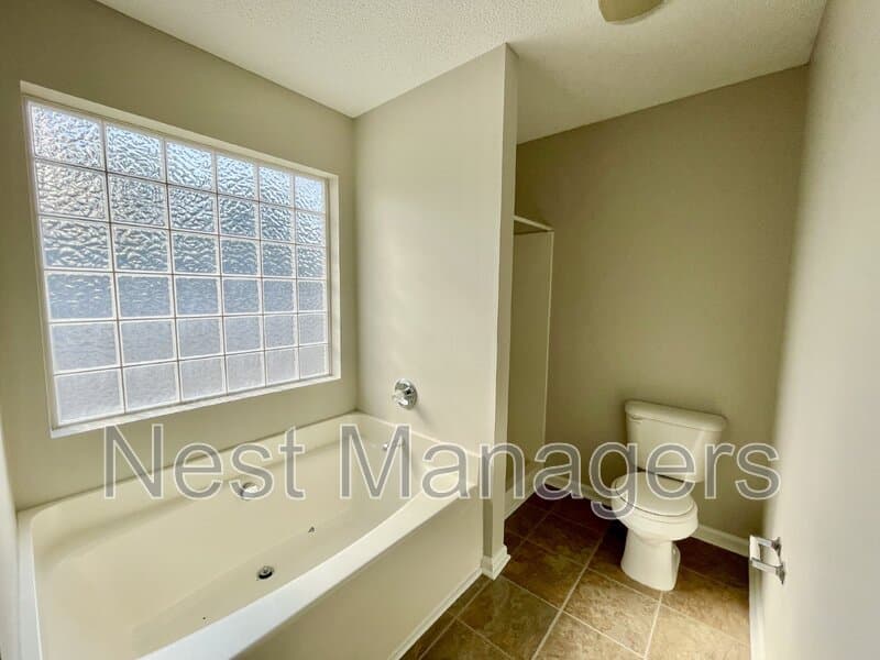 Fayetteville House: 804 Nighthawk Place