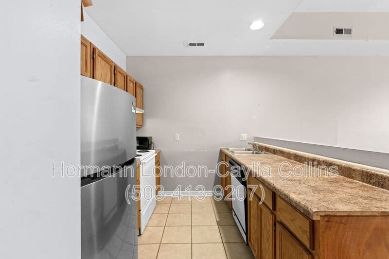Saint Louis House: 1708 S Tucker Blvd