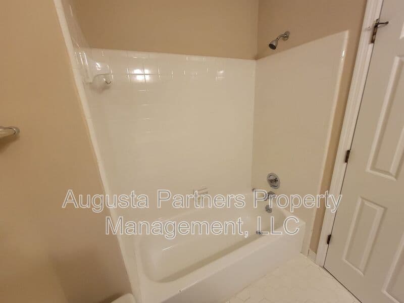 Martinez House: 288 Wakefield Ln S
