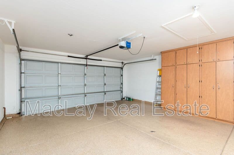 Chandler House: 3820 S Barberry Pl