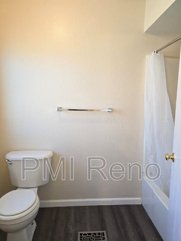 Sparks House: 977 Tyler Way