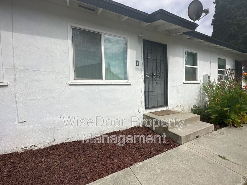 Whittier Condo: 12541-D Adler Dr.