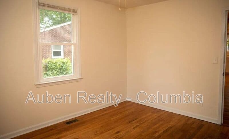 Columbia House: 1420 S Kilbourne Rd