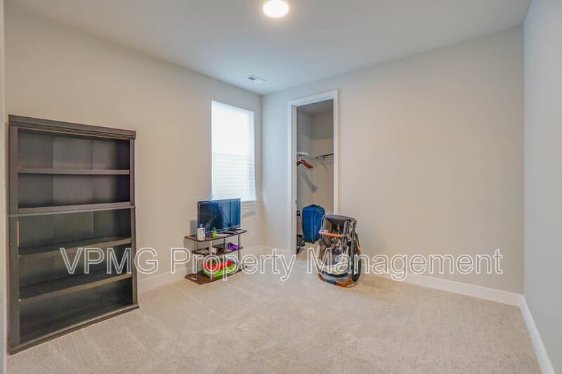 Washougal House: 359 W Koa St