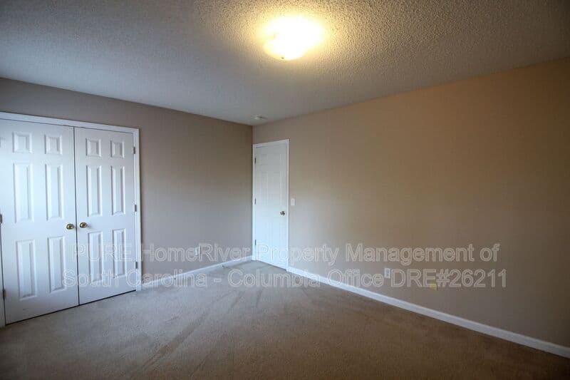 Columbia House: 581 Heron Glen Dr