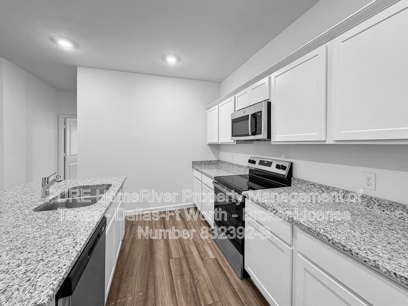 Melissa House: 2213 Burnwood St