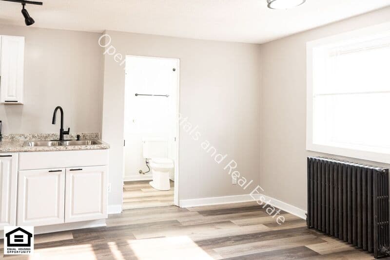 Auburn Condo: 202 N Jackson St