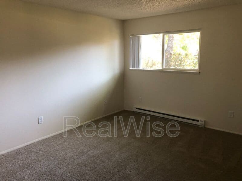 Portland Condo: 13423 SE Stark St