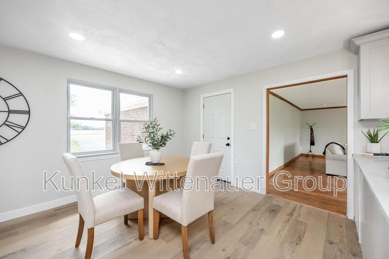 Red Bud House: 9355 IL-3