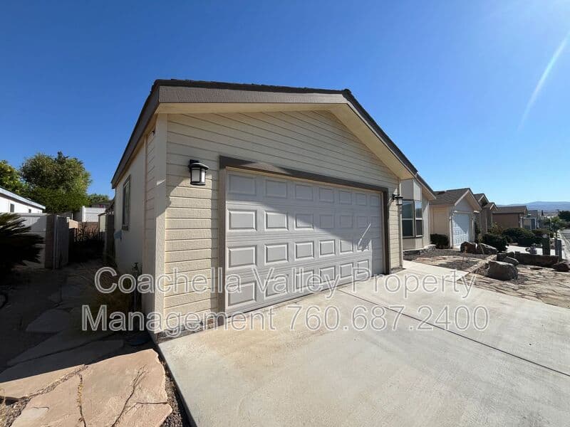 Desert Hot Springs House: 15300 Palm Dr