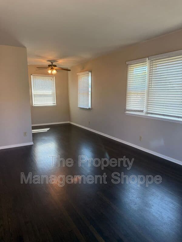 Ventura House: 245 Lynn Drive