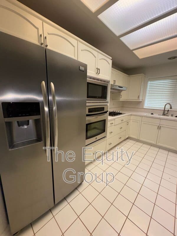 Clovis House: 3227 Jasmine Ave