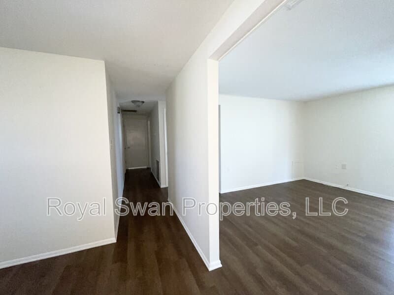 Lakeland House: 303 Thornwood Way