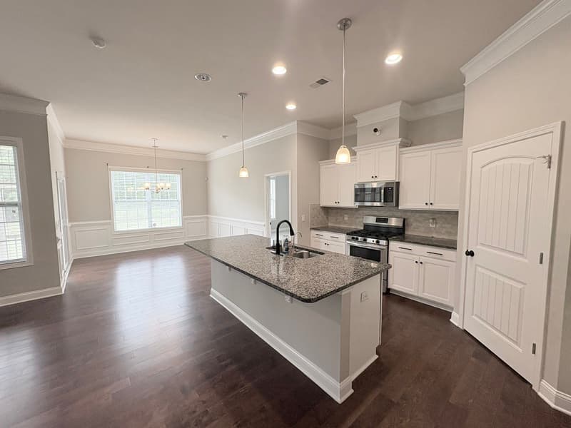 Blythewood House: 676 Scarlet Baby Dr