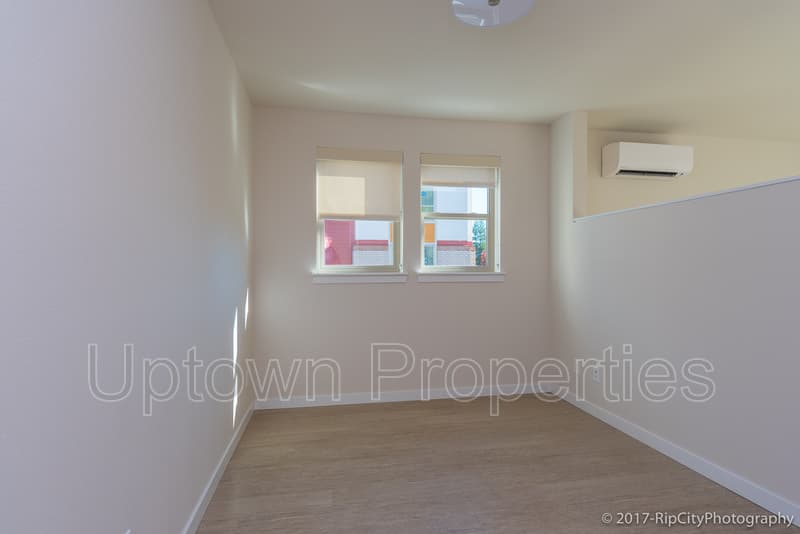 Portland House: 5885 SW Macadam Avenue