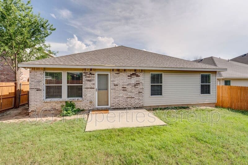 Justin House: 1901 Foxfield Wy
